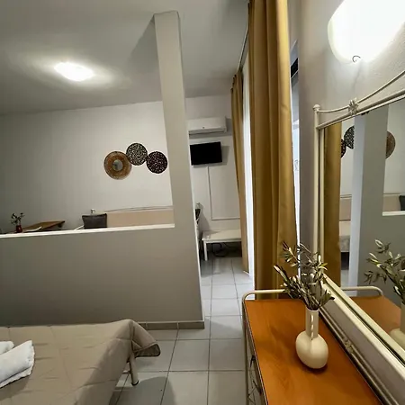 Ivory Serenity Theológos