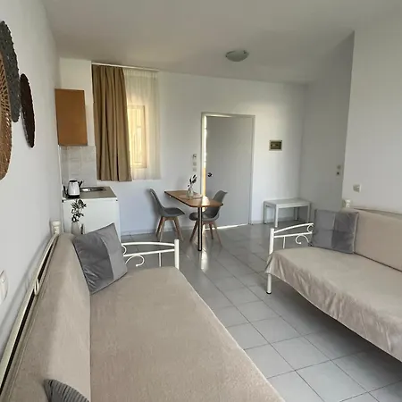 Ivory Serenity Theológos