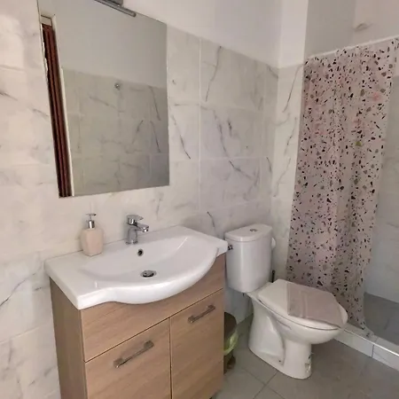 Ivory Serenity Theológos