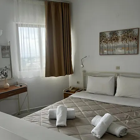 Ivory Serenity Θεολόγος