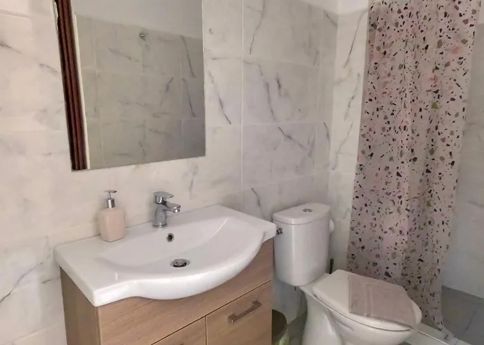 Ivory Serenity Theológos